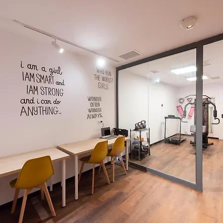 Hostal Hostelle - Women Only
