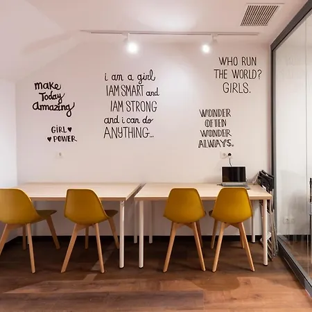 אכסניה Hostelle - Women Only ברצלונה