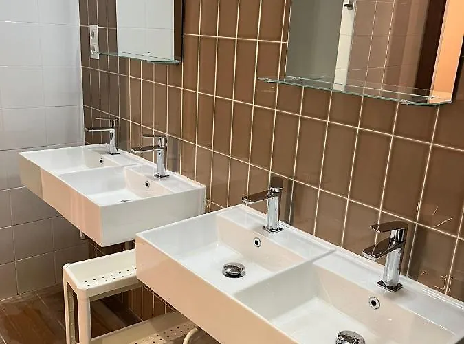 Hostelle - Women Only