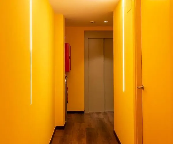 Hostelle - Women Only