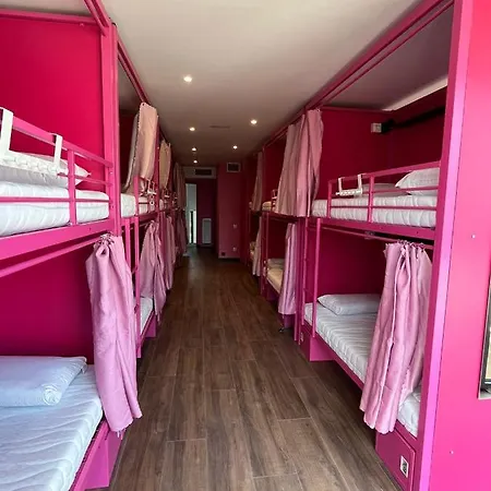 Hostelle - Women Only Hostel *